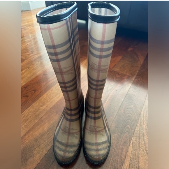 Burberry Plaid Rain Boots; size 37; GUC - Picture 1 of 8